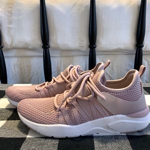 fabletics tennis shoes